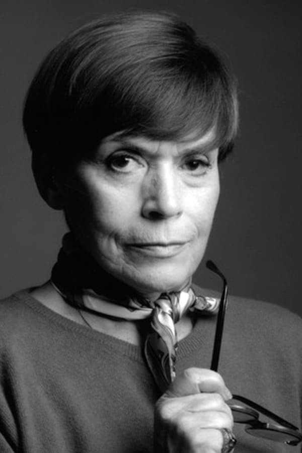 Franca Valeri as Velia in I motorizzati