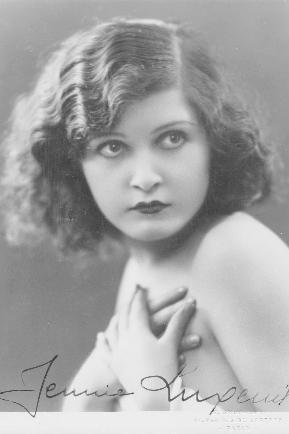 Jeannie Luxeuil as Cécile Darcourt in Virages