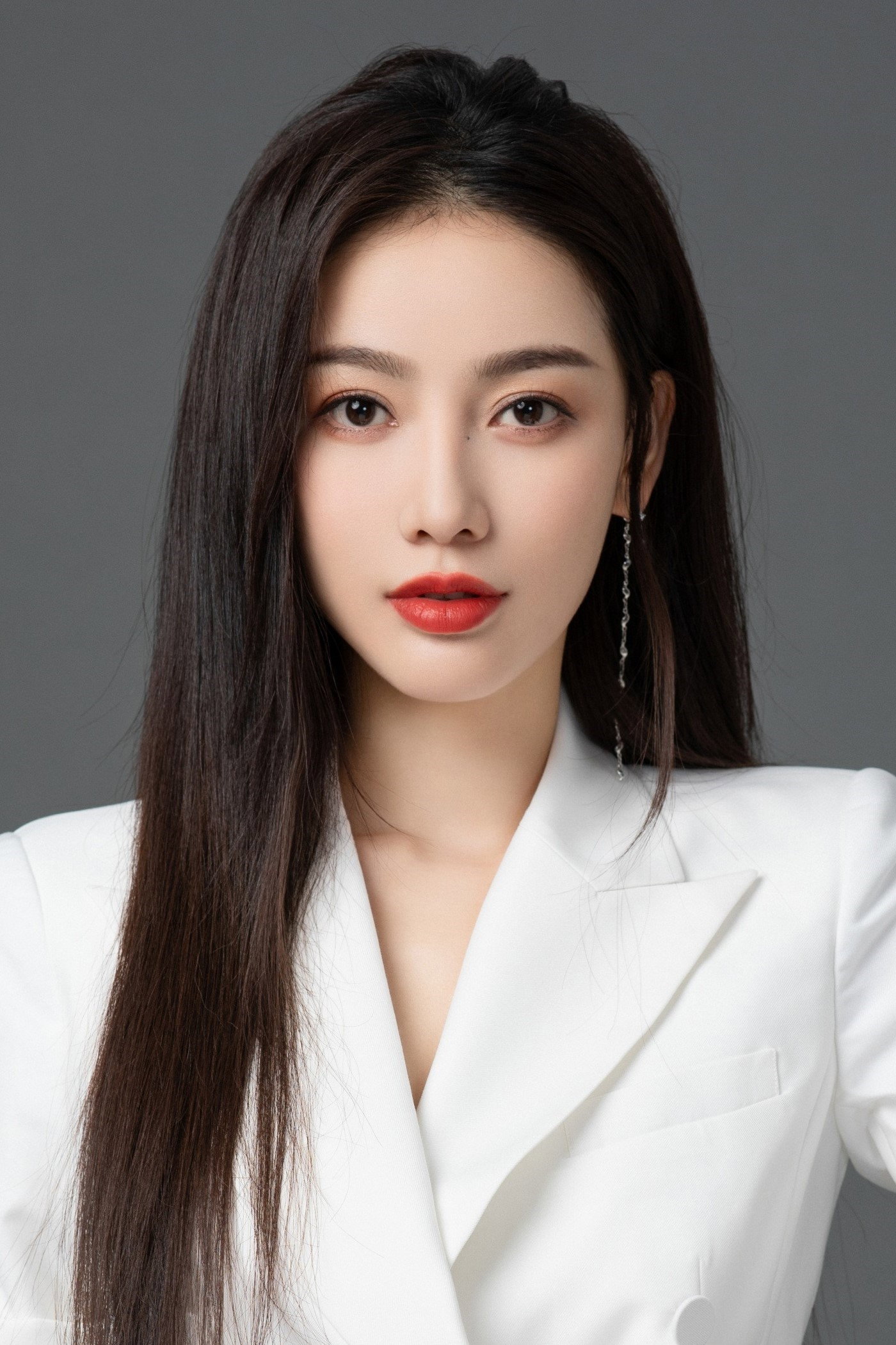 Fu Mei as 石樱子 in 后海不是海