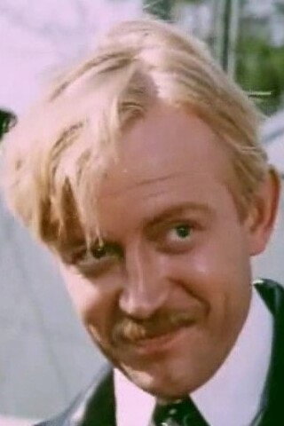 Юрий Мочалов as Zelentsov in Right to Choose