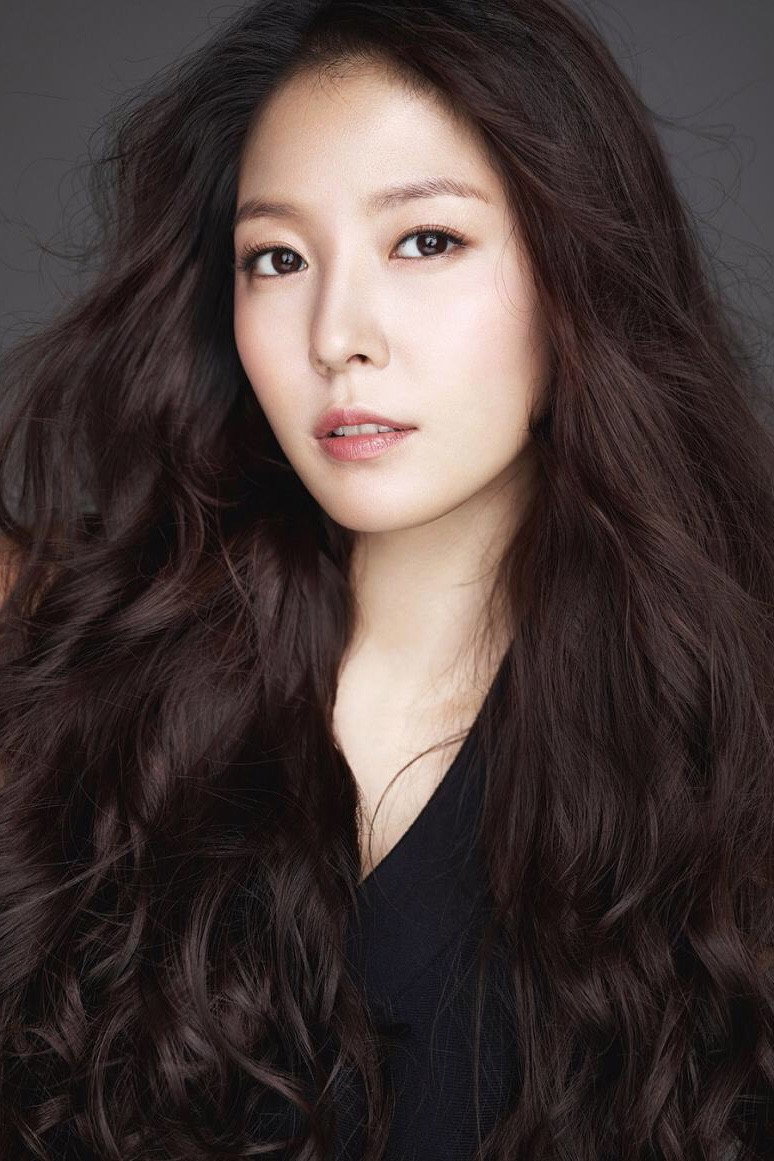 보아 as Oh Yu-ra in Marry My Husband
