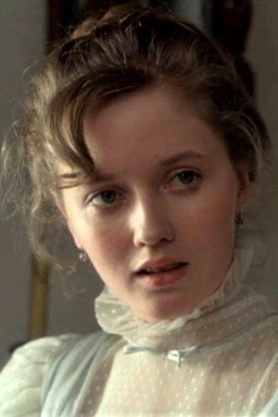 Marina Procopie as Elena Criveanu in Orient Express