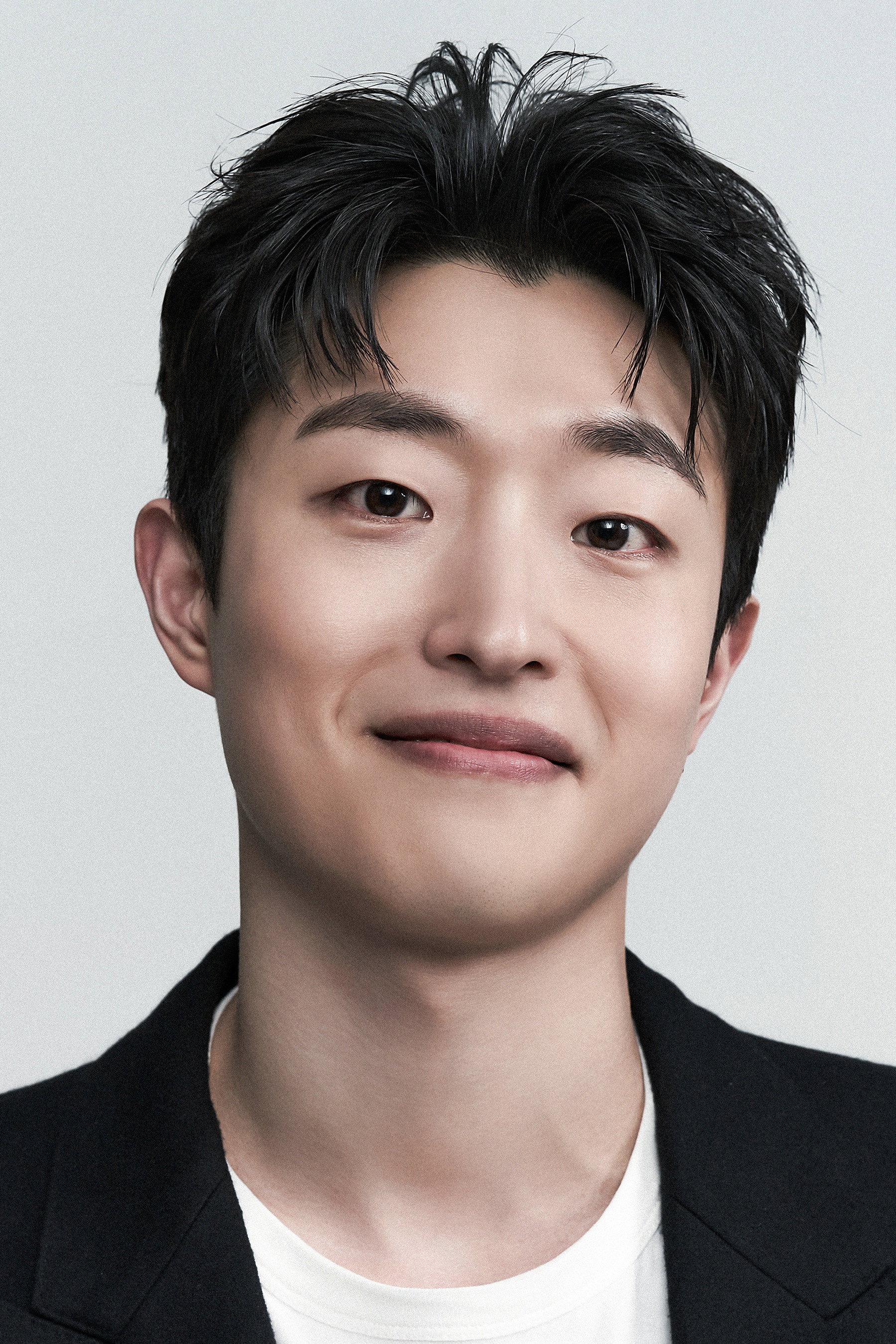 류해준 as Lee Ji-seok in See You in My 19th Life
