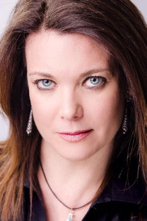 Katie Barberi as Miranda Narváez in Por Tu Amor