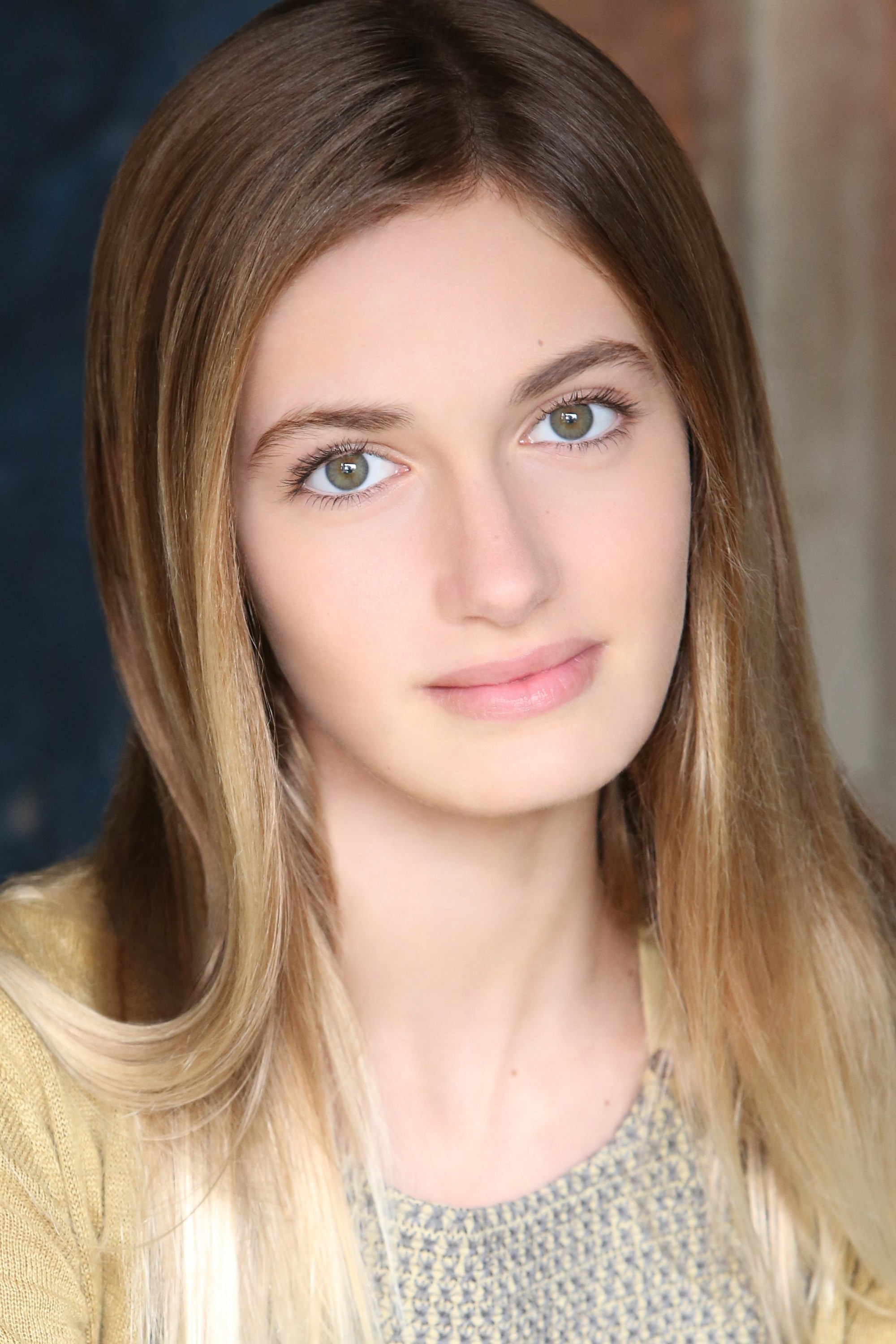 Nicole Elizabeth Berger as Lisa in Contra