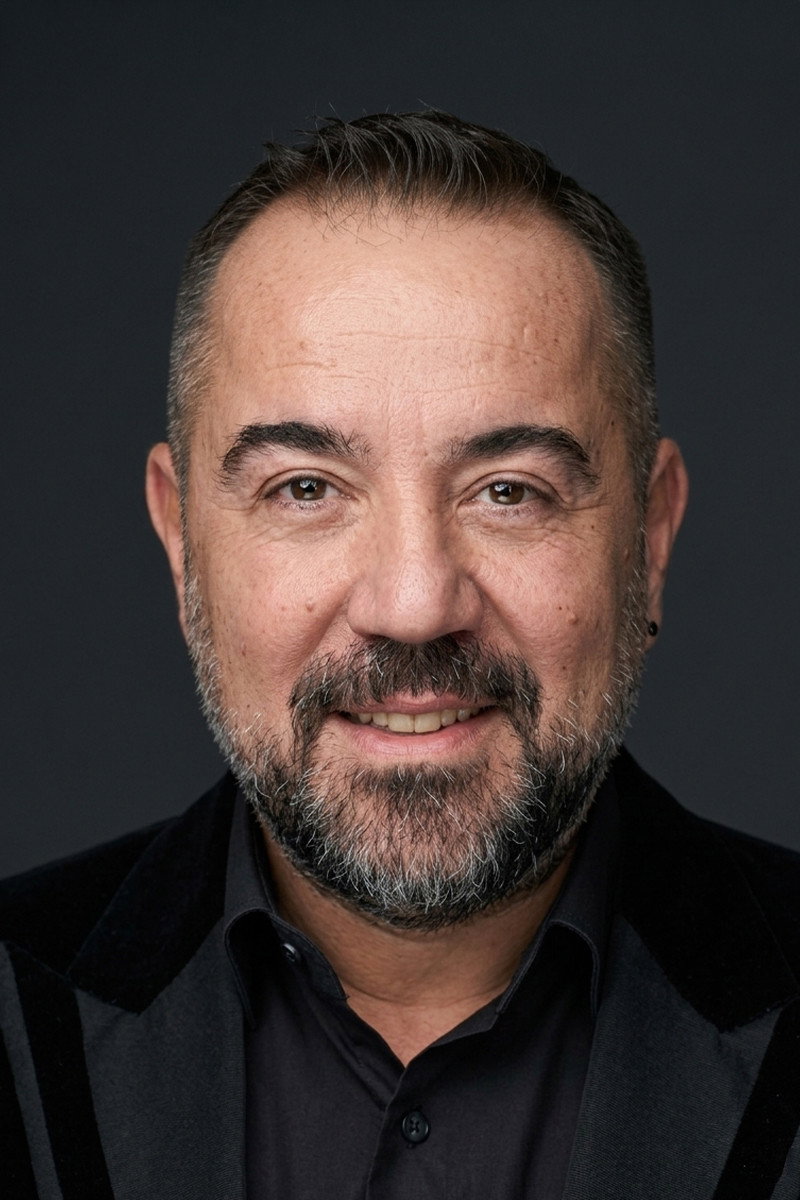 Ata Demirer as Hüseyin Badem in Eyyvah Eyvah 2
