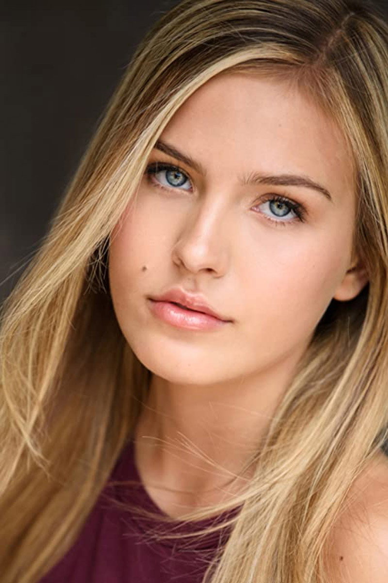 Tommi Rose as Simone in I Am Frankie