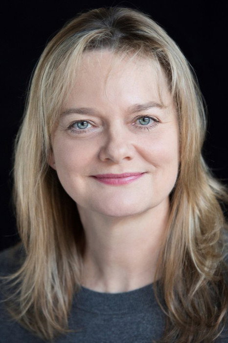 Sarah Woodward as Beth Stone in Queens of Mystery