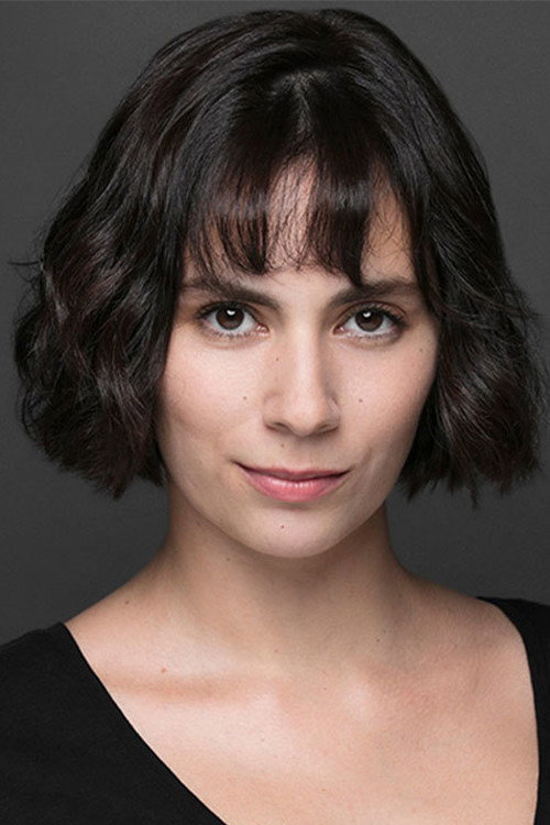 Burcu Gölgedar as Feride in Mom's Pale Flowers
