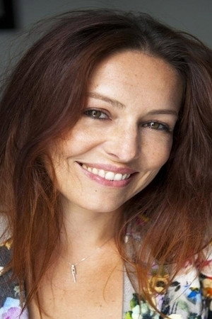Ludivine Laveine as Self - Host in Ça cartoon