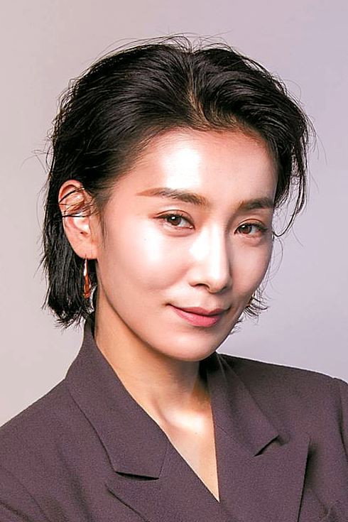 김서형 as Park Hee-Young in Come and Hug Me
