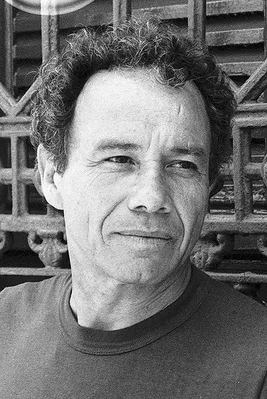 Stênio Garcia as Zezinho in Me, You, Them