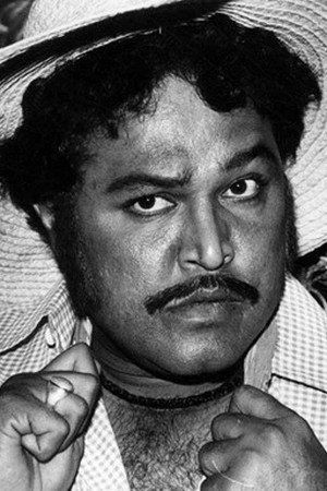 Viju Khote as Vishwasrao in Changu Mangu