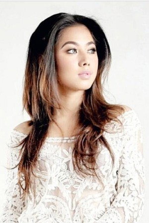 Azar Azmi as Humaira in Suri Hati Mr Pilot