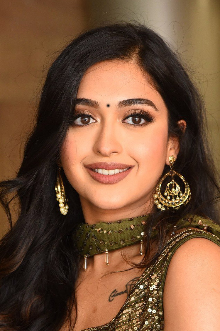 Gayatri Bhardwaj as Mani in Tiger Nageswara Rao
