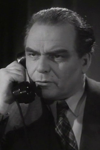 Nils Ekstam as Mats Lönn in Beneath Red Banners