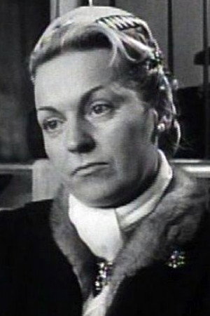 France Asselin as A bourgeoise in Towards Ecstasy