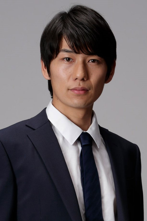 渡邊将 as Detective in Room Leader