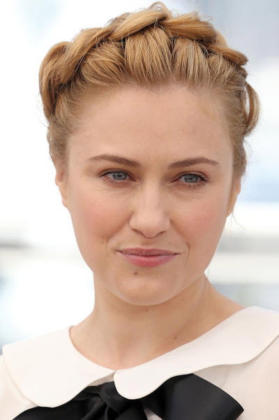 Mălina Manovici as Mara in Lemonade