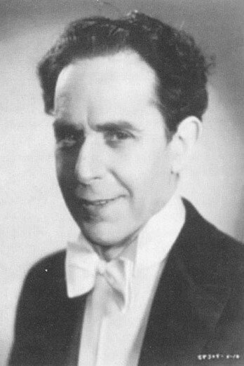 Ernesto Vilches as Don Dimas in Sucedió en mi aldea