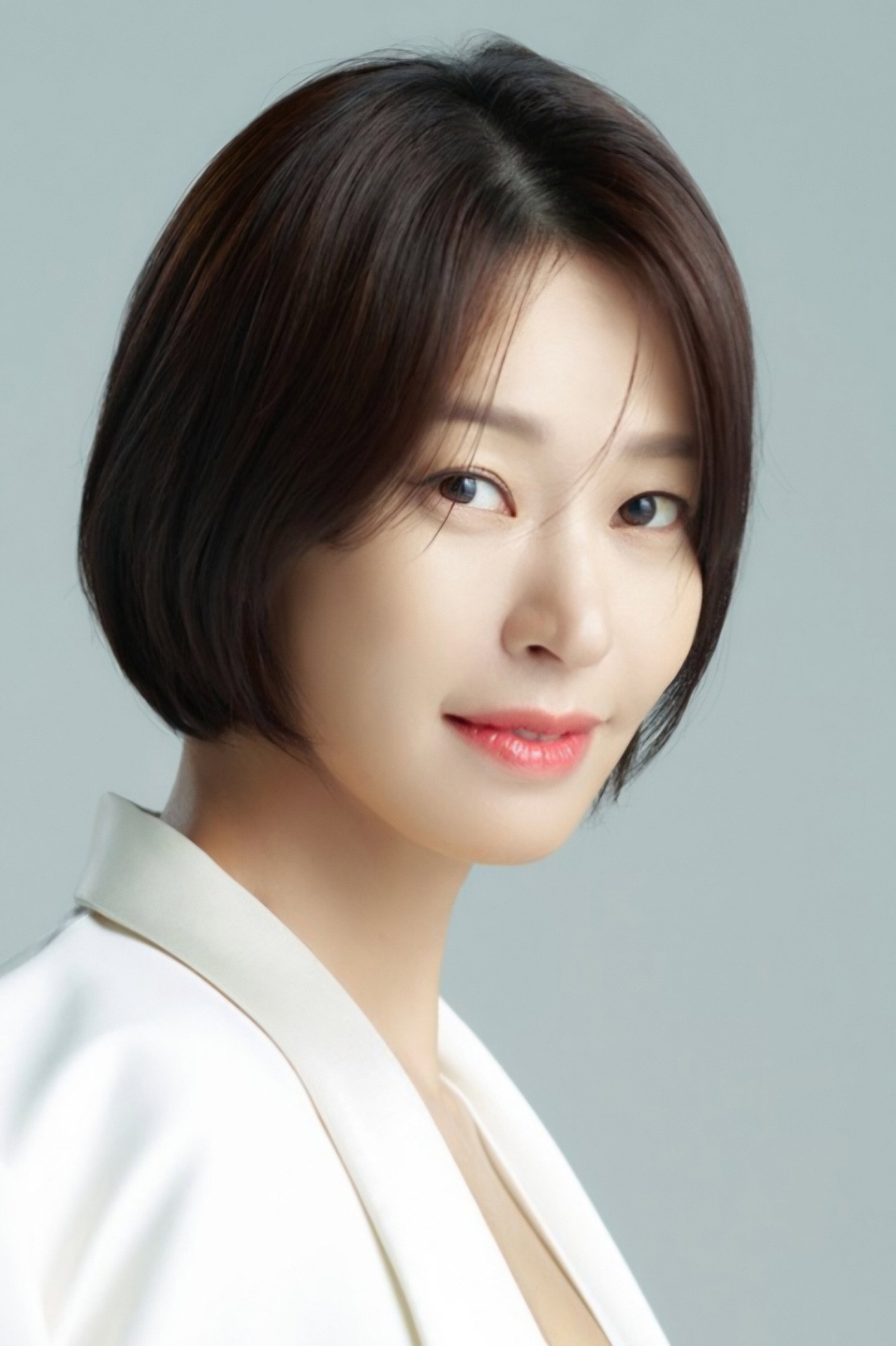 정애연 as Won Mi-ran in Sisters at War
