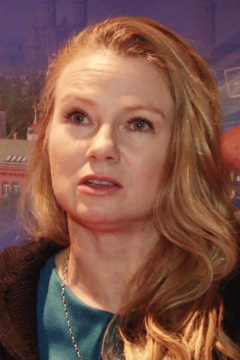 Elżbieta Dębska as Julka in Pograbek