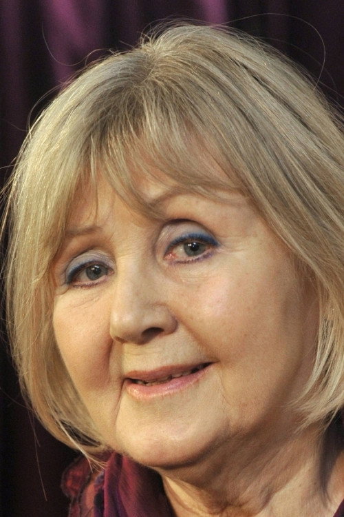 Halász Judit as Nagyi in Para