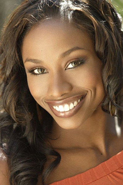 Jennifer D. Johnson as Janelle in Nora's Hair Salon 3: Shear Disaster