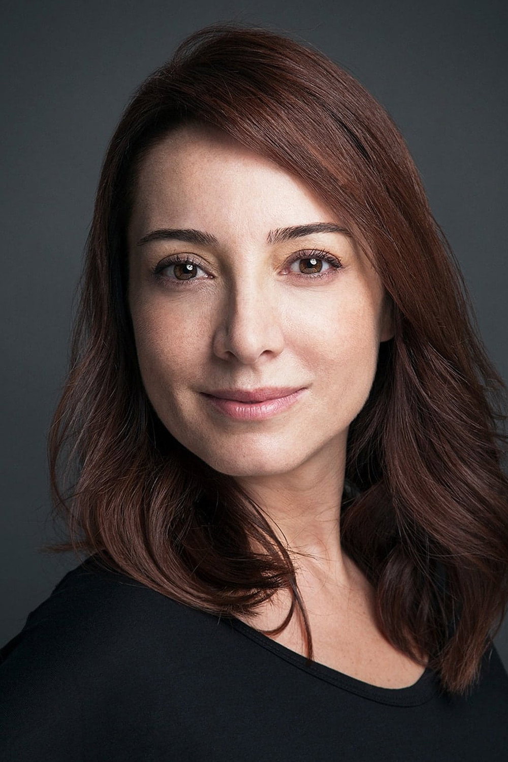 Dolunay Soysert as Ceyda in Başrolde Aşk