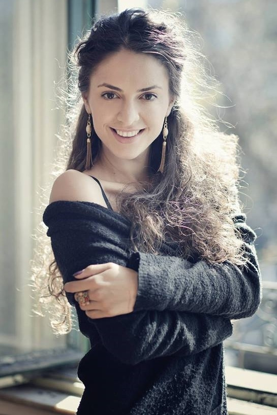 Teodora Păcurar as Dana in Daravela