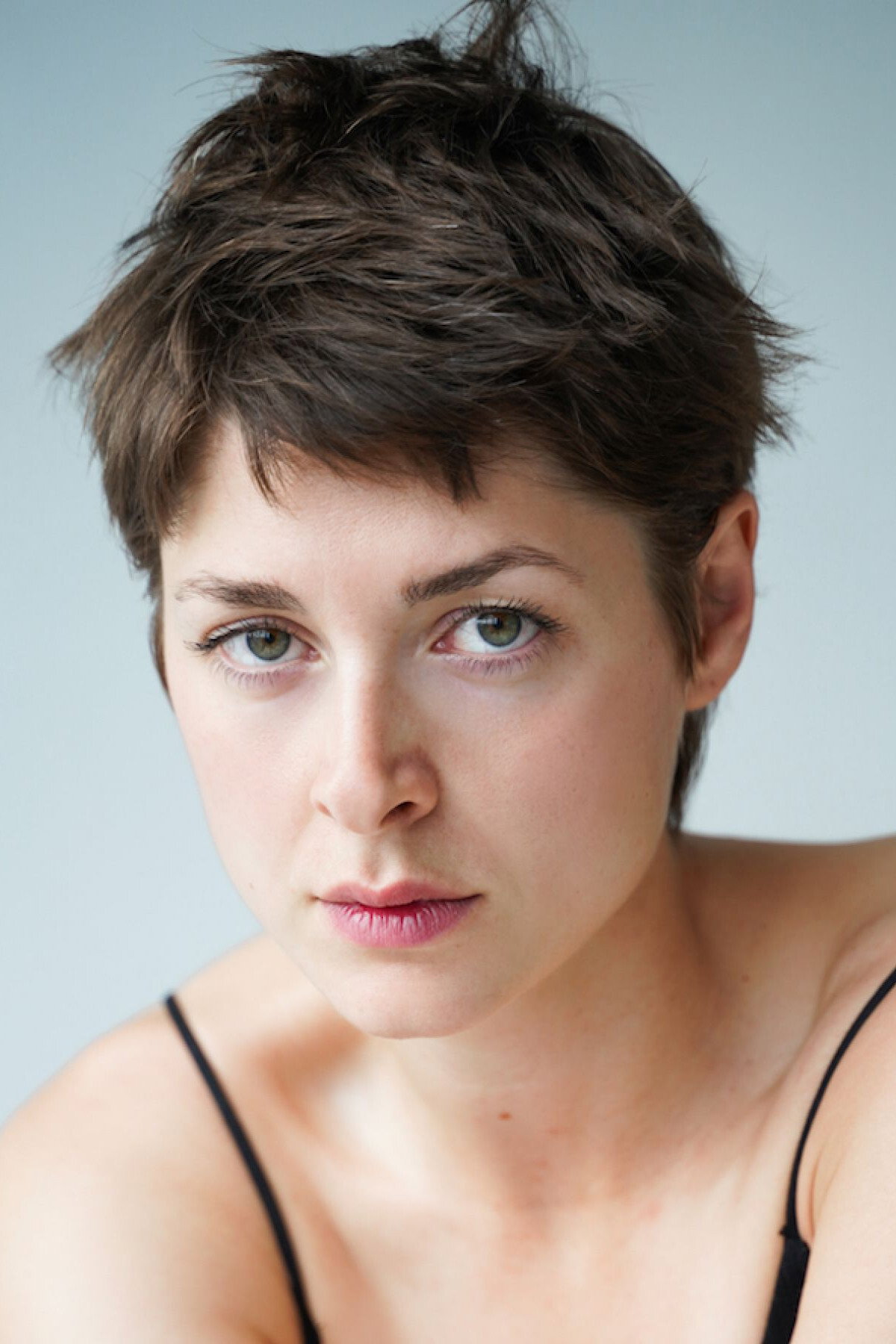 Katharina Nesytowa as Alexandra Overbeck in Wege zum Glück – Spuren im Sand