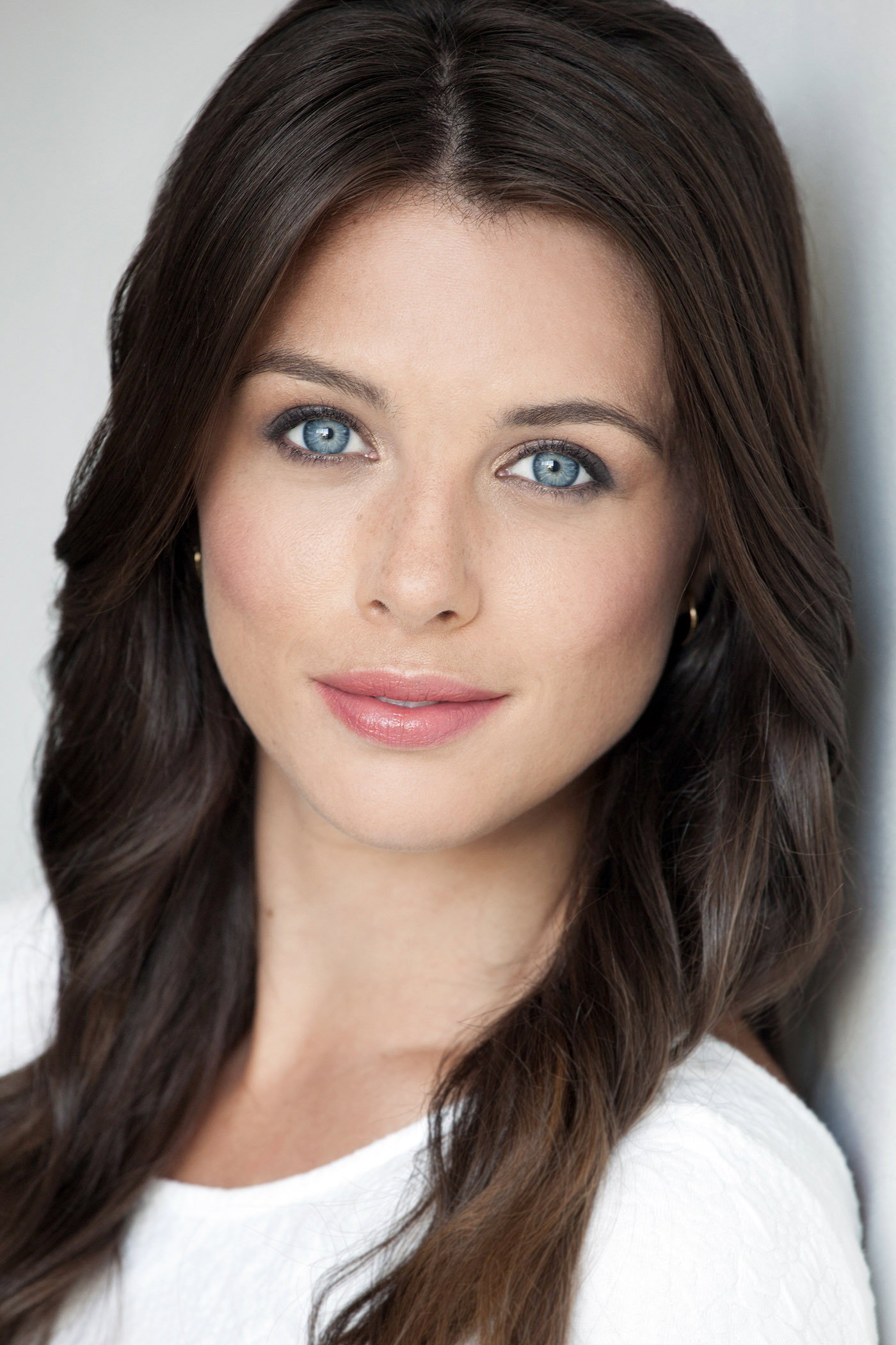 Alanna LeVierge as Helen in Let Her Out