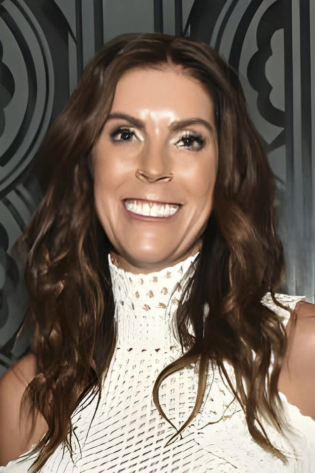 Sarah Schroeder-Matzkin as Shelly Lawson in Not Alone