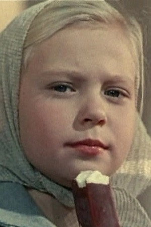 Наталья Оводова as Alyonka in Alyonka