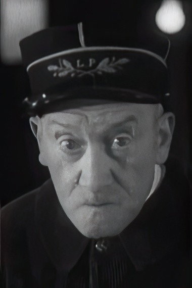 Charles Montel as un vieux monsieur qui passe in Good Luck