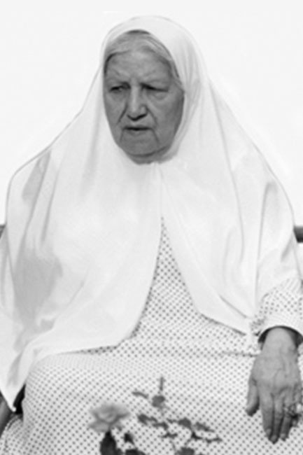 Rogheyeh Chehreh-Azad as Majid's Mother in Desiderium