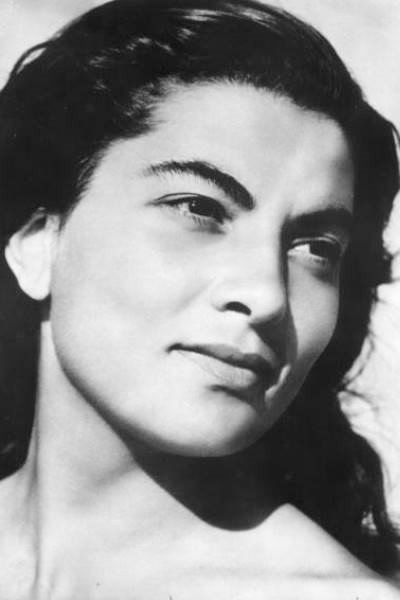 Elena Varzi as Sylvana in Toni