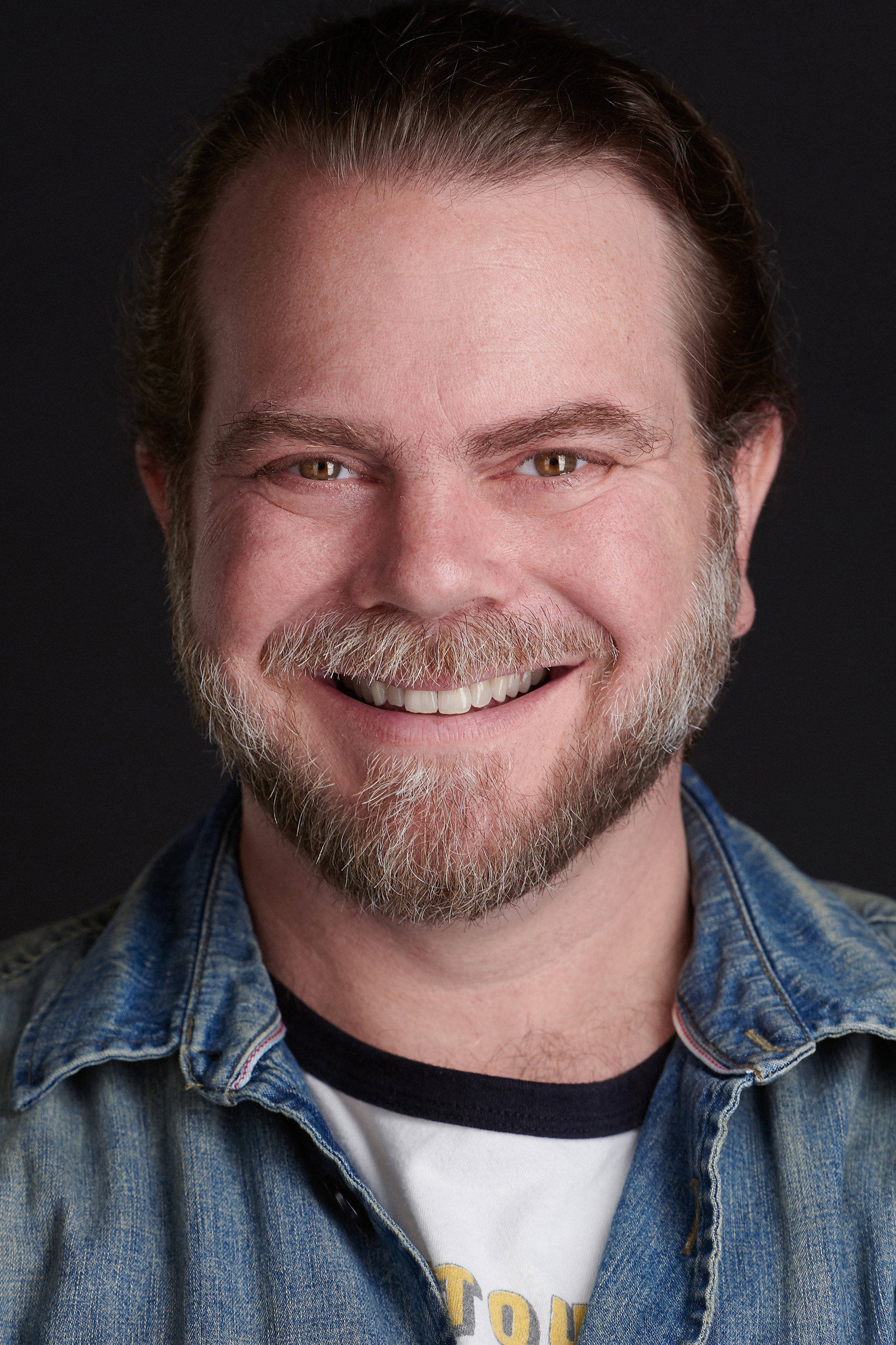 Justin Cook as Dende (voice) in Dragon Ball DAIMA