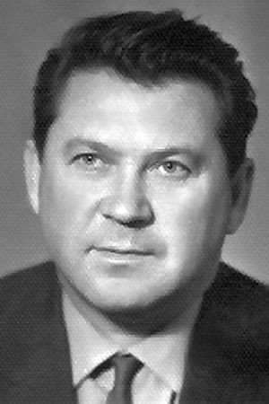 Леонид Чубаров as Tug Crewman in A Sailor from 'The Comet'