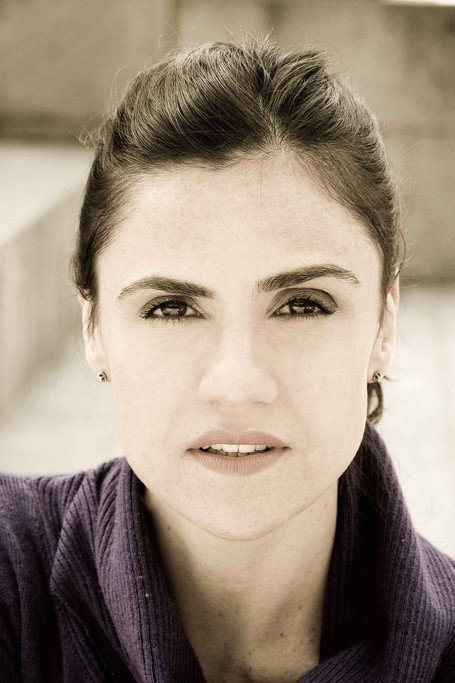 Luisa Friese as Bia in 180 Degrees