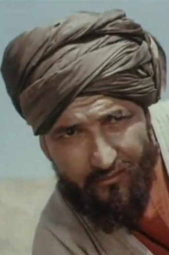 Muhammad Rafiqov as Khadzhir in Rustam and Suhrab