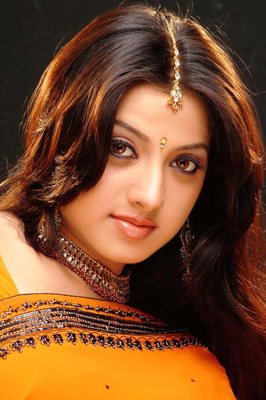 Keerthi Chawla as Madhu in Aalwar