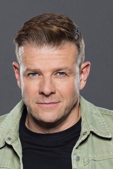 Kamarás Iván as Bálint in Igazából apa