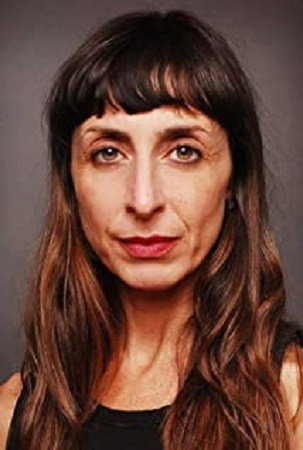 Carmen Mayordomo as Ayudante de Casting in Casting