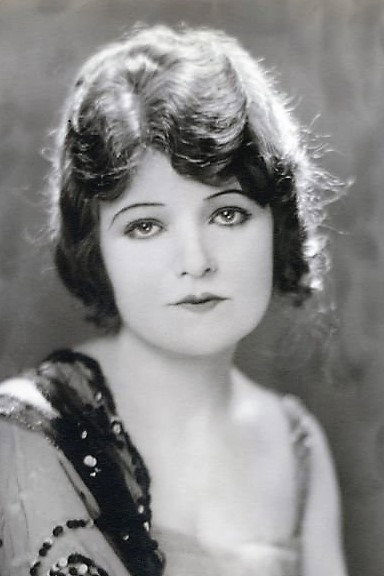 Betty Ross Clarke as Mrs. Harding in Too Hot to Handle