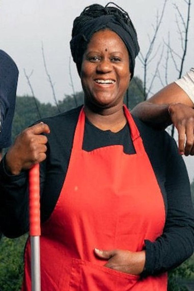Maxine Dwyer as Self - Expert Cleaner in Clean It, Fix It
