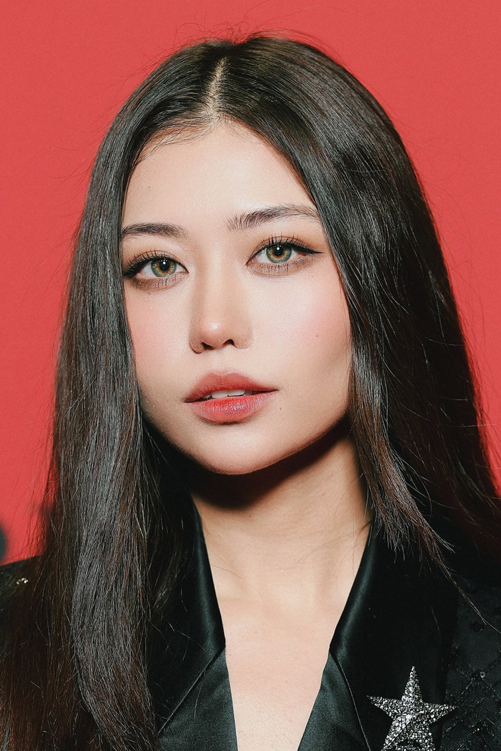 Aida Kurmangalieva as Айлин in Target