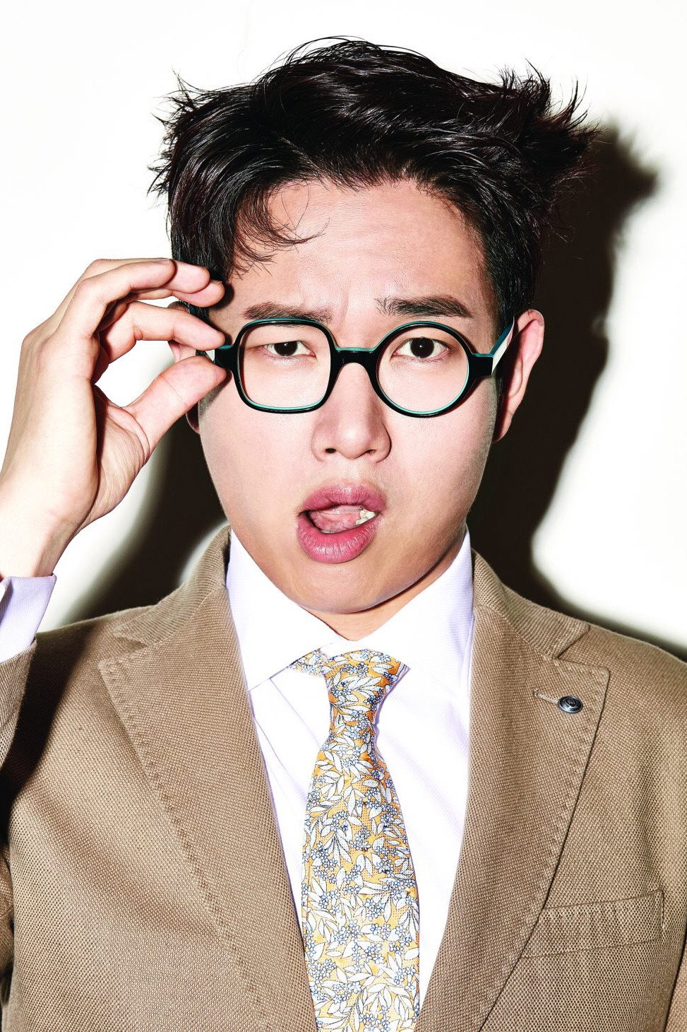 장성규 as Self in The Racket Boys