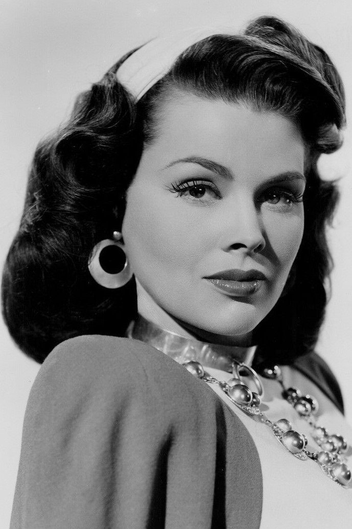 Dusty Anderson as Connie Mace in The Crime Doctor's Warning