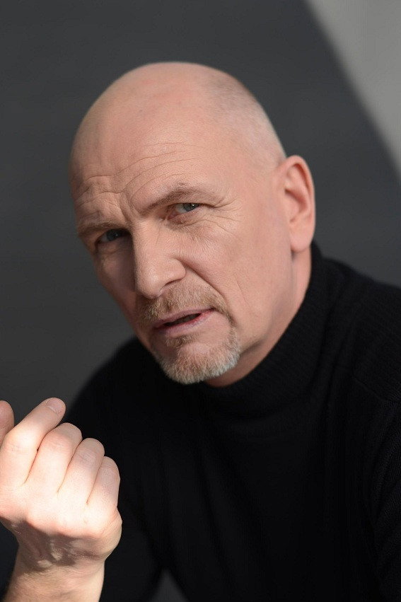 Igor Kujawski as seller in Maria nie żyje